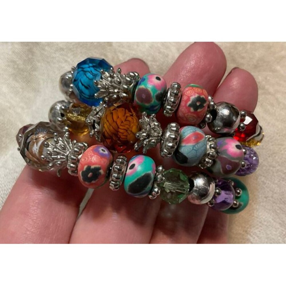 Premier Designs Beautiful Crystal/Glass Beaded Wrap Memory Wire Bracelet